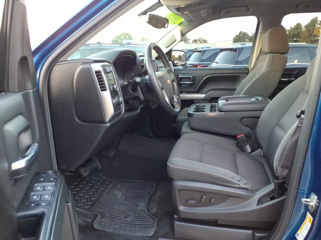Used 2015 DEEP OCEAN BLUE METALLIC Chevrolet LT image 17