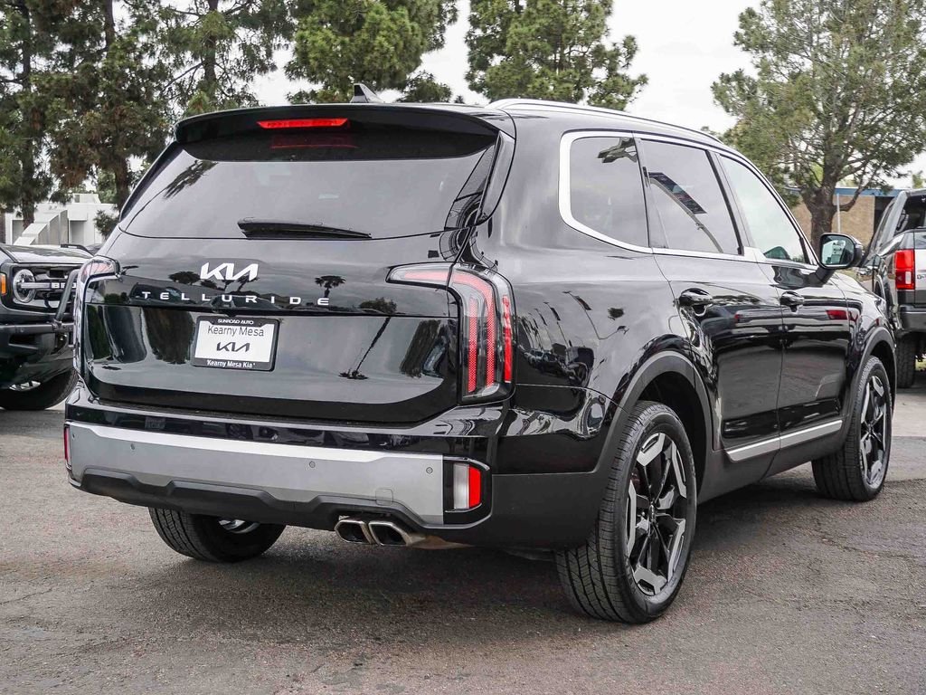 Used 2024 Black Kia EX image 7