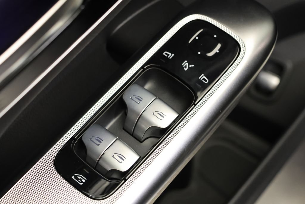Used 2026 Black Mercedes-Benz GLC 300 image 33