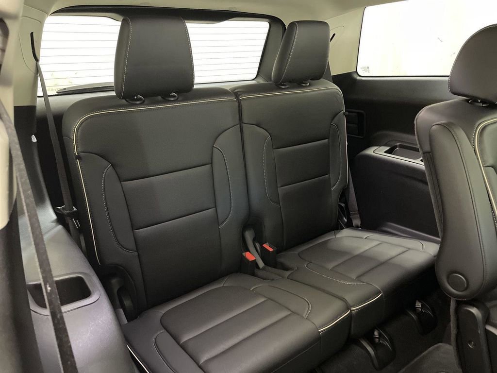 2023 GMC Acadia Denali - Photo 17