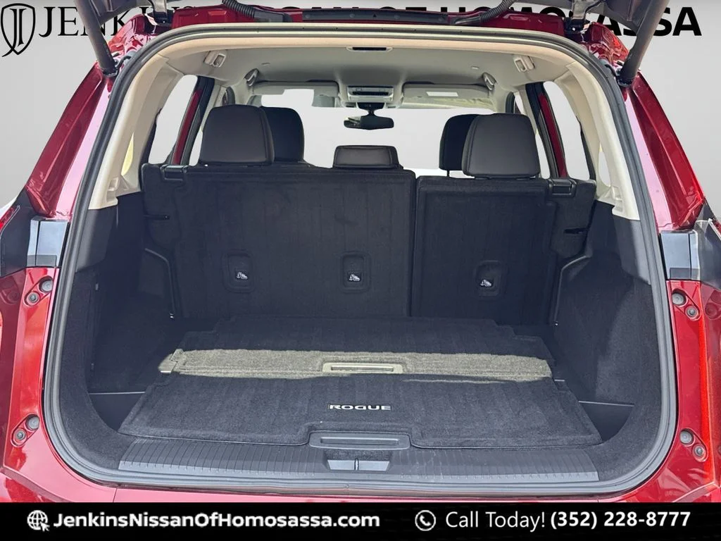 Used 2025 Red Nissan SL image 21