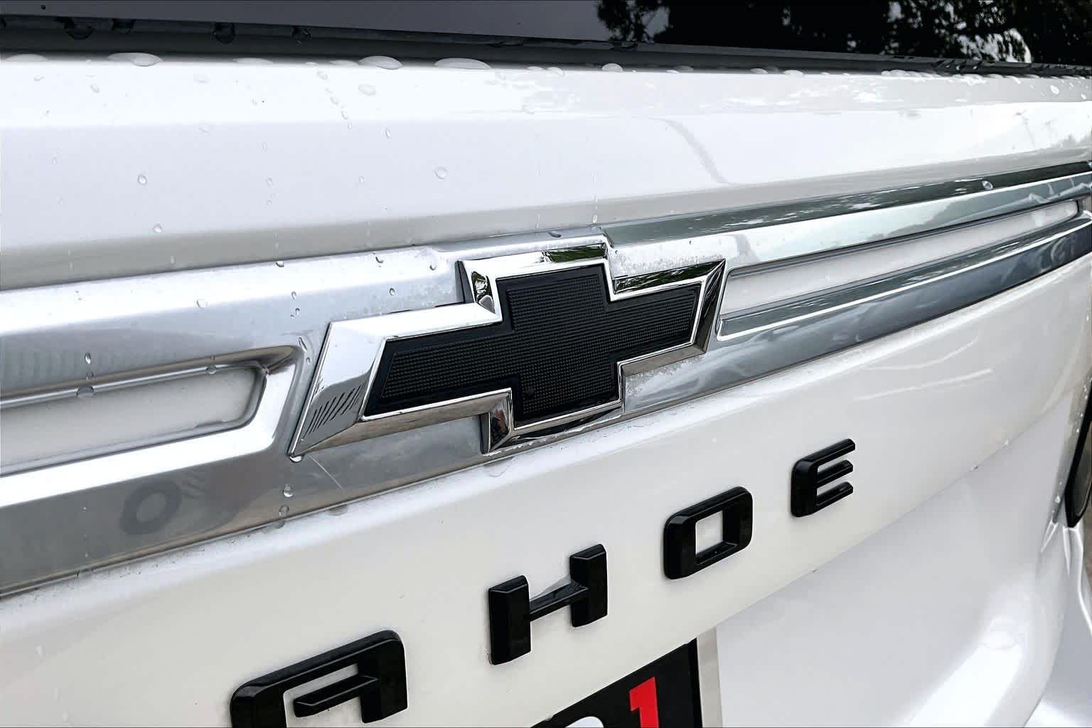 Used 2023 Iridescent Pearl Tricoat Chevrolet High Country image 9