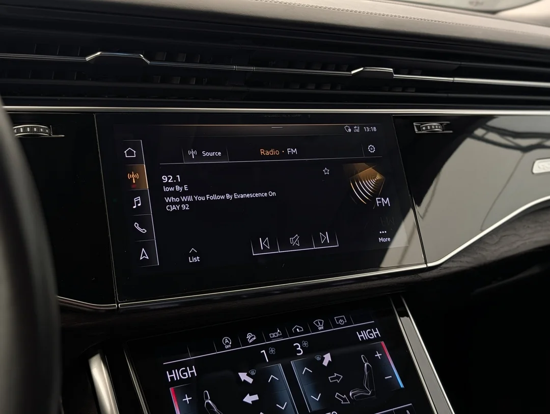 Used 2019  Audi Technik - S-Line - Leather - Sunroof - HUD - Healed/Ventilated Seats image 20