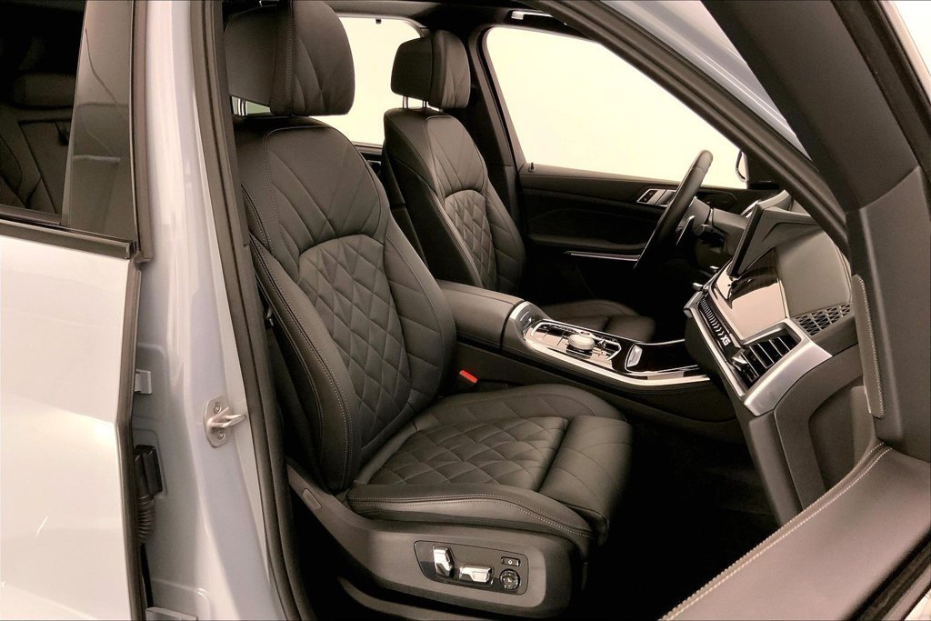 Used 2024 Gray Metallic BMW xDrive40i image 6