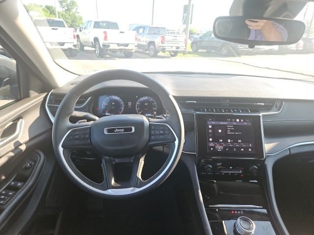 Used 2024 White Jeep Laredo image 18