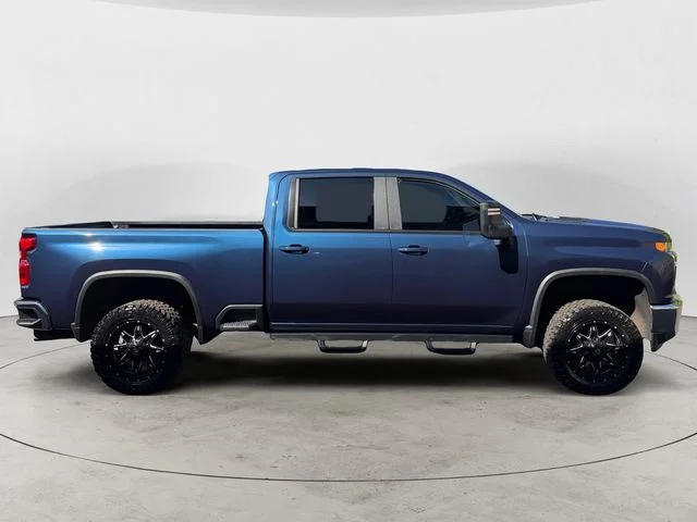 Used 2022 Blue Chevrolet LT image 6
