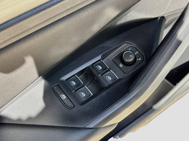 Used 2021 Pyrite Silver Metallic Volkswagen SEL image 23