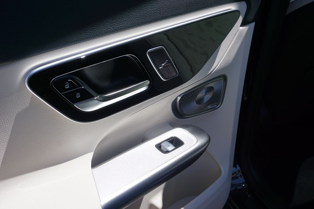 New 2026 Graphite Grey Metallic Mercedes-Benz GLC 300 image 38