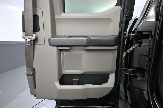 Used 2019 Black Ford XLT image 37