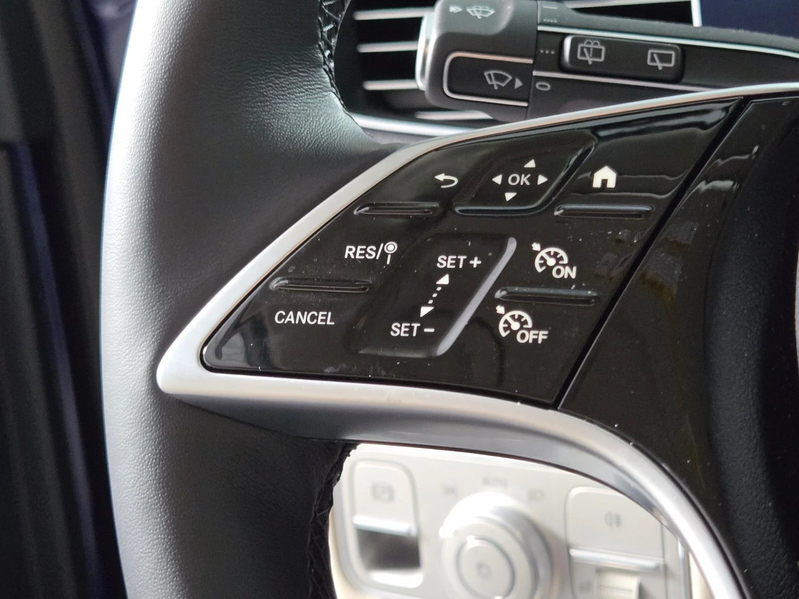 Used 2026 MANUFAKTUR Mystic Blue Metallic Mercedes-Benz GLE 450 image 25
