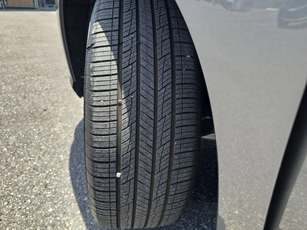 Used 2025 Gray Nissan SV image 29