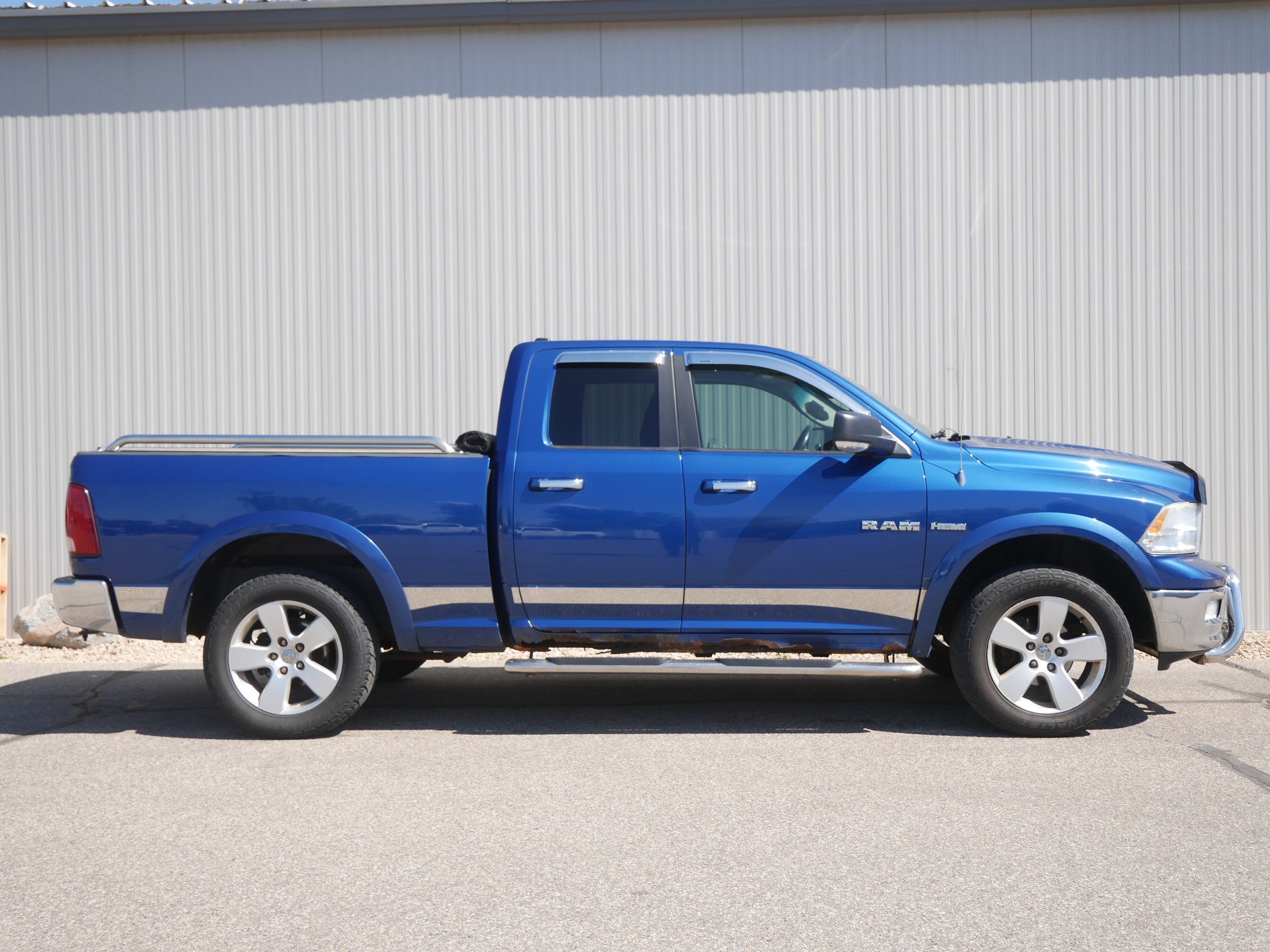 Used 2010 Deep Water Blue Pearl Dodge SLT image 6