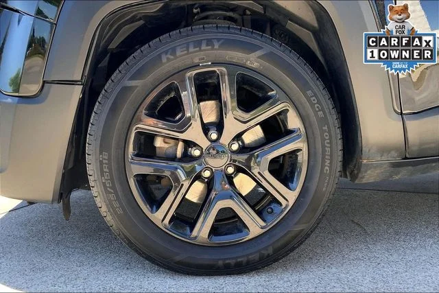 Used 2018 Black Jeep Latitude image 9