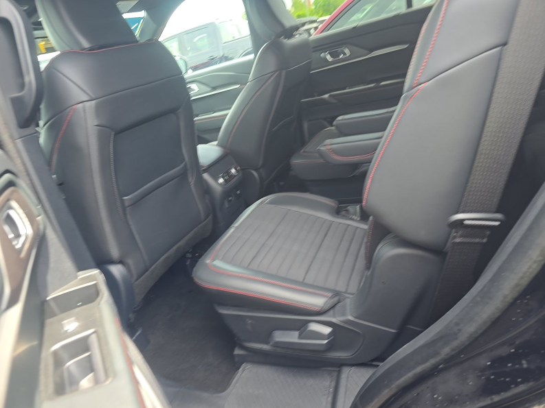 Used 2025 Agate Black Metallic Ford ST-Line image 7