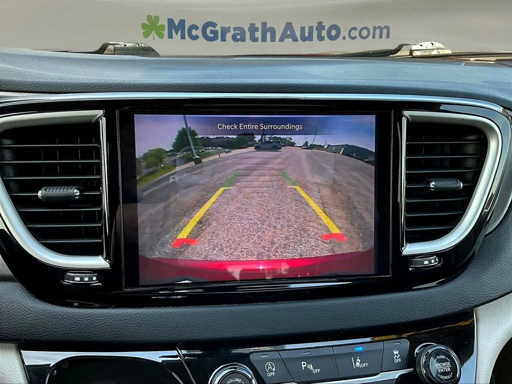 Used 2023 Red Chrysler Touring L image 17