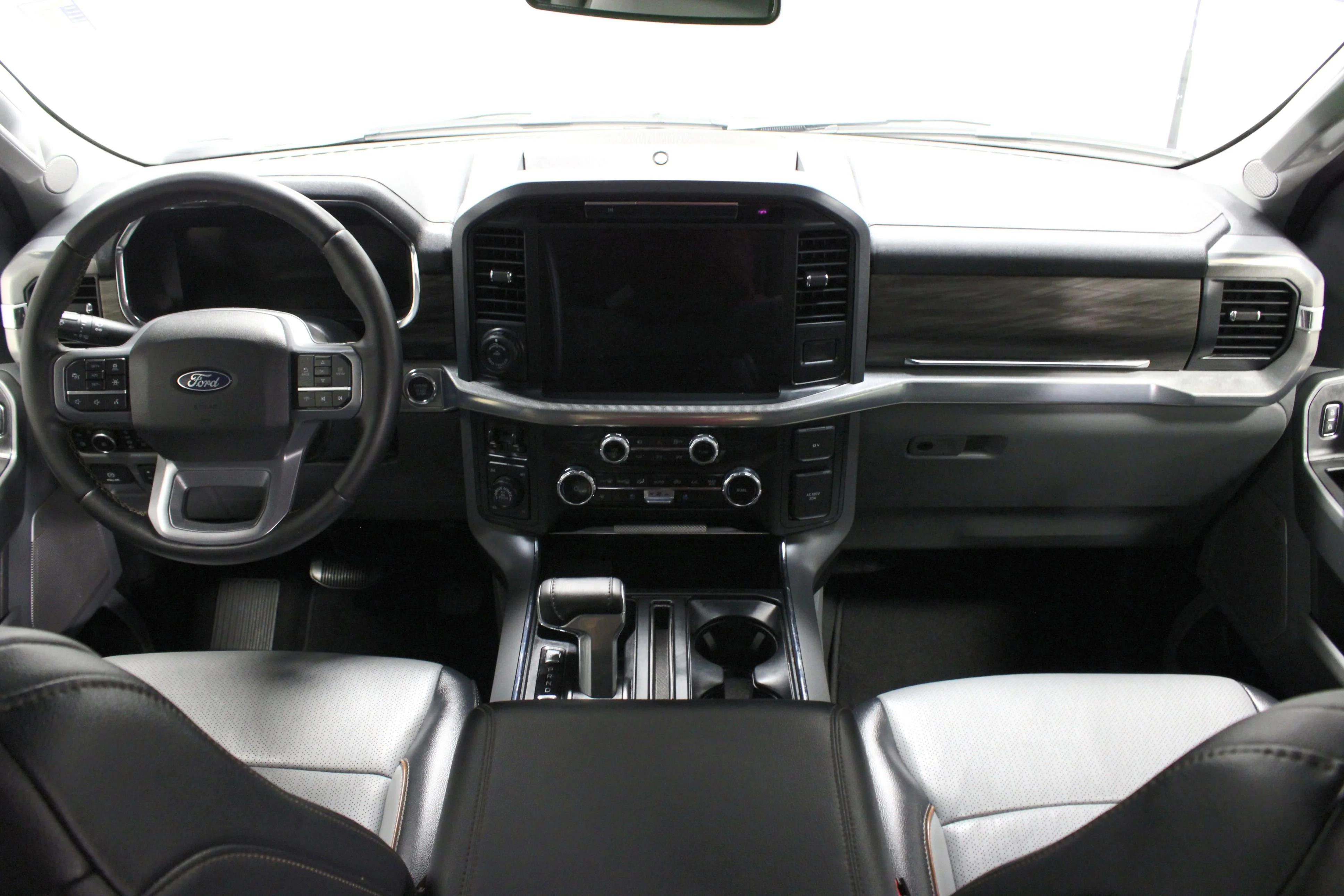 Used 2025 Antimatter Blue Metallic Ford LARIAT image 21