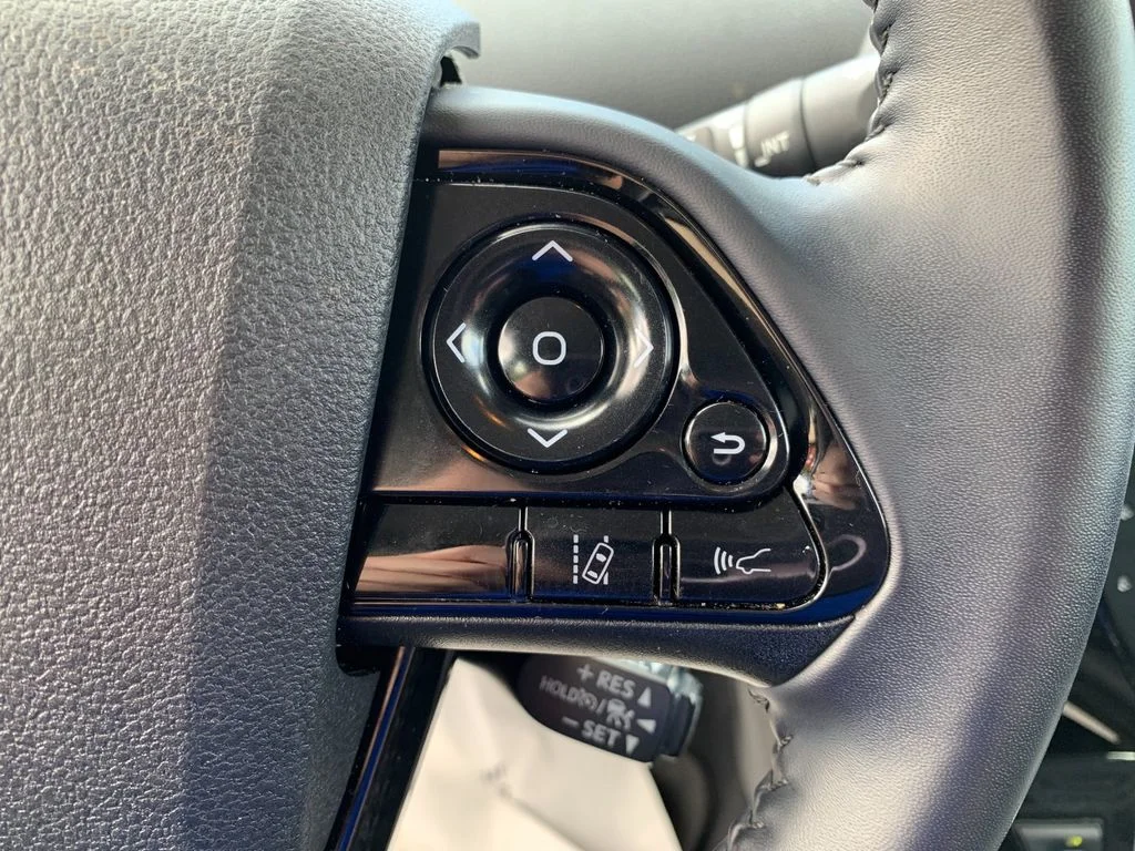 Used 2022 Gray Toyota XLE image 29