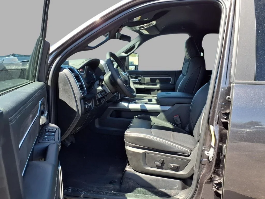 New 2026 Granite Crystal Metallic Clear-Coat Exterior Paint RAM Laramie image 20