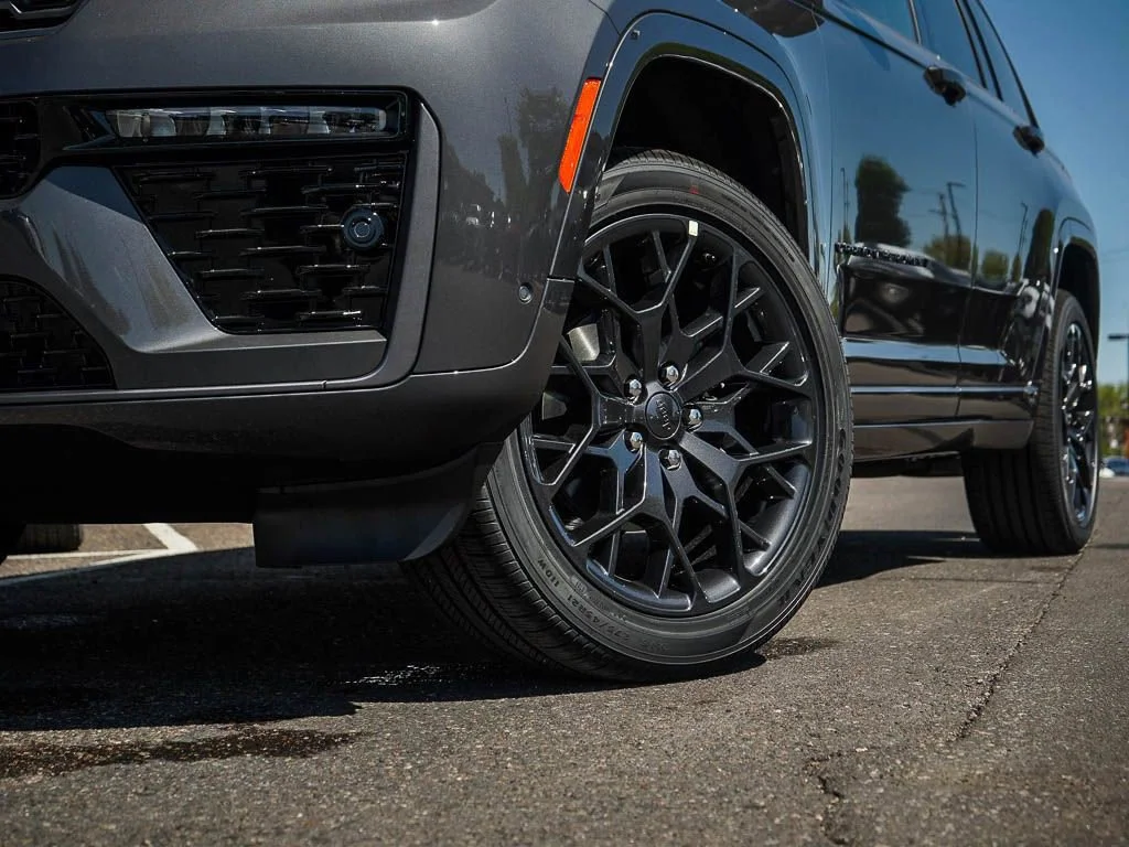 New 2026 Baltic Gray Metallic Clearcoat Jeep Summit image 6