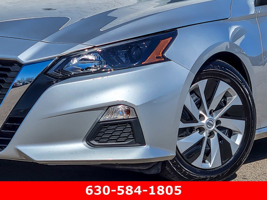 Certified Used 2022 Brilliant Silver Metallic Nissan 2.5 S image 3