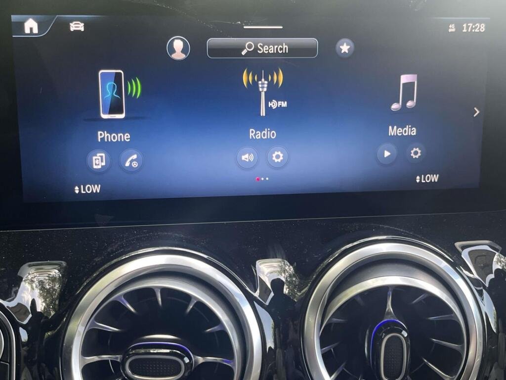 New 2026 Polar White Mercedes-Benz GLA 250 image 22