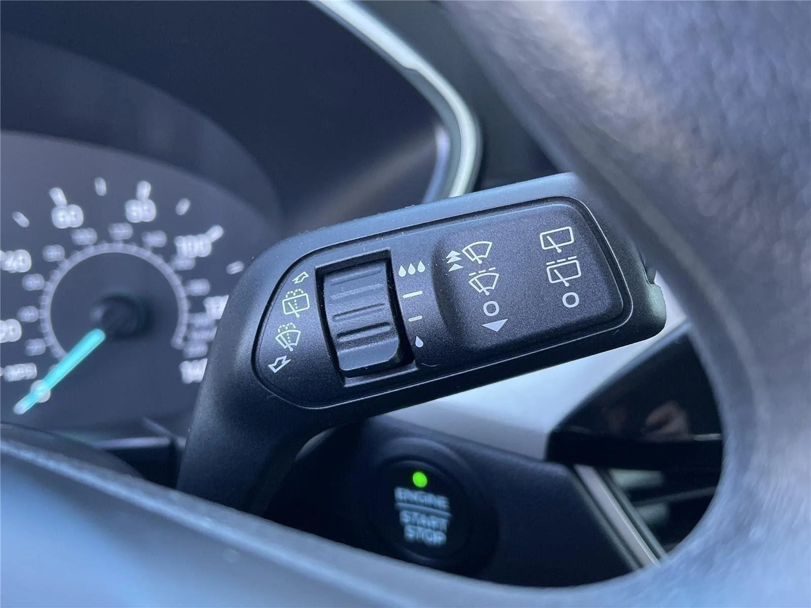 Used 2022 Gray Ford SE image 18
