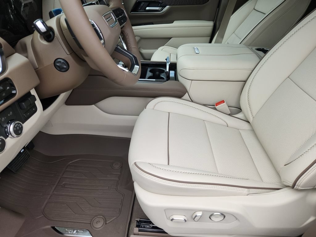 2026 GMC Yukon XL Denali - Photo 8