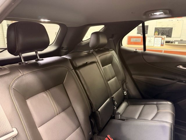 Used 2022 IRIDESCENT PEARL TRICOAT Chevrolet Premier image 22
