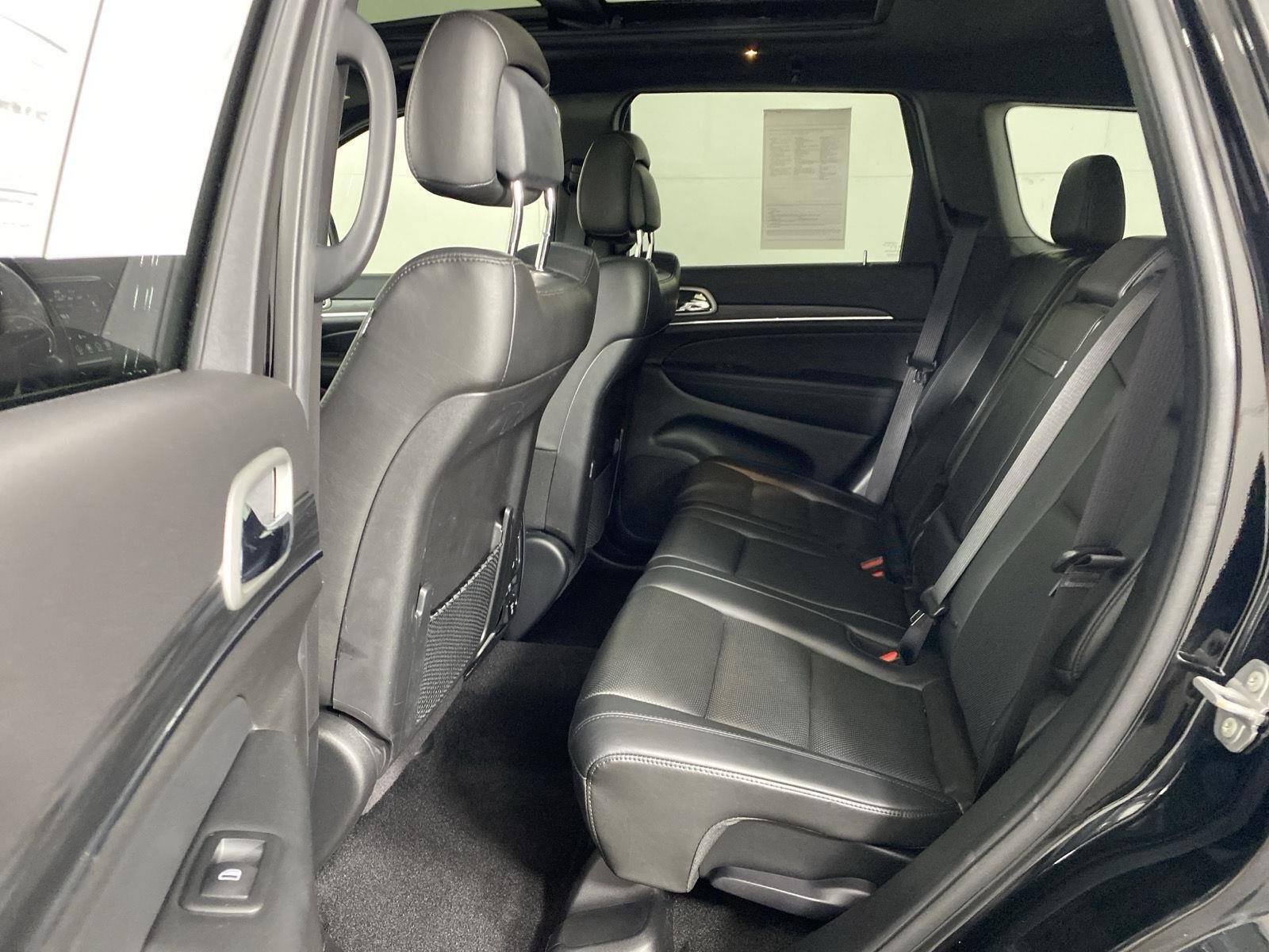 Used 2021 Diamond Black Crystal Pearlcoat Jeep Limited image 10