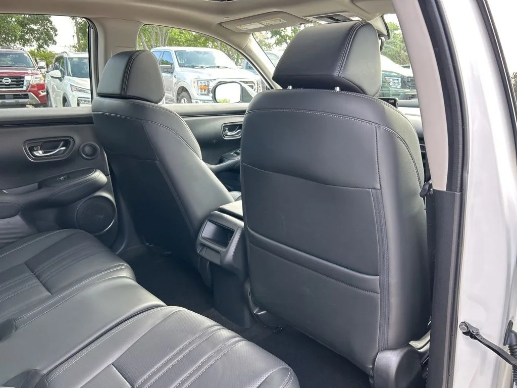 Used 2023 White Honda EX-L image 46