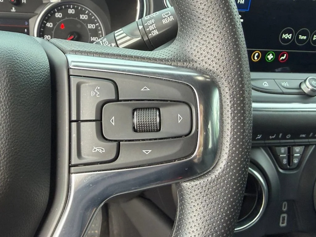 Used 2025 Habanero Orange Chevrolet 2LT image 32