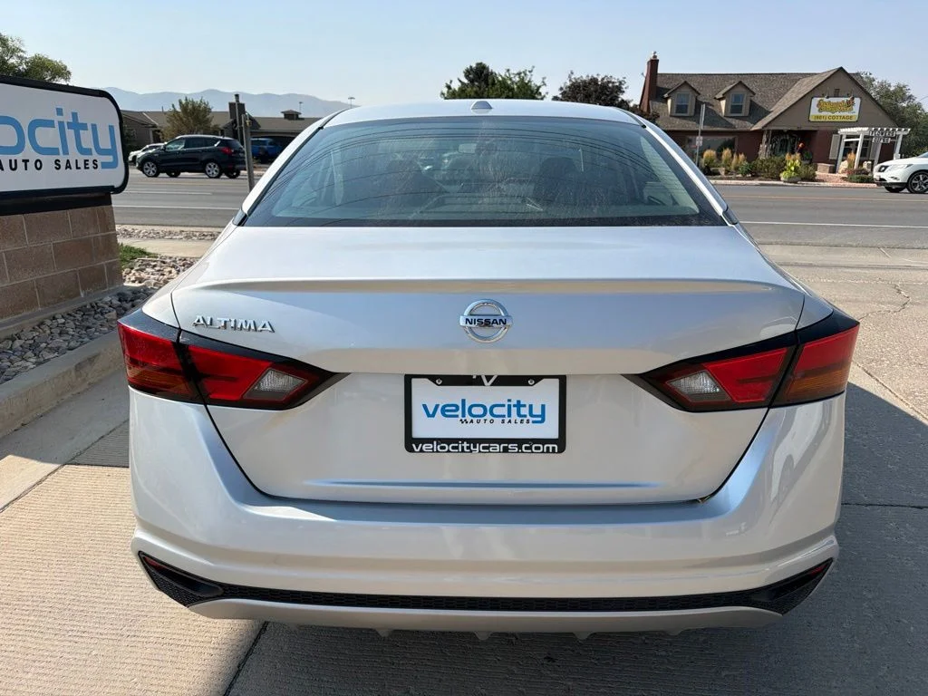 Used 2020 Silver Nissan 2.5 S image 4