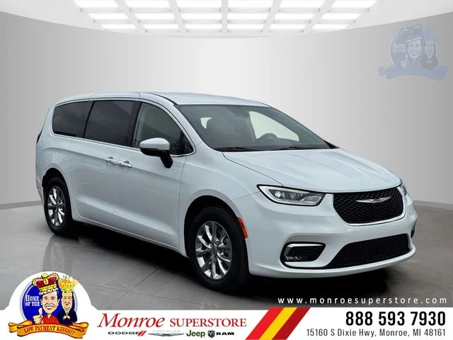 2023 Chrysler Pacifica Touring L AWD's photo
