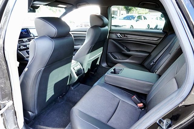 Used 2021  Honda Sport image 15