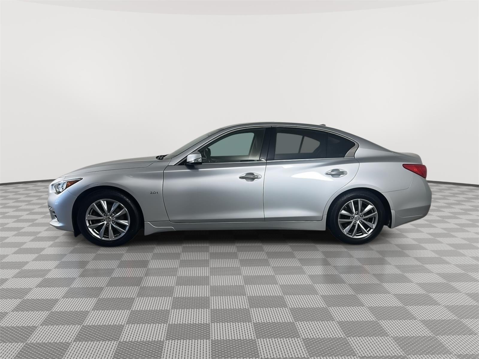 Used 2017 Liquid Platinum INFINITI 2.0t Premium image 4