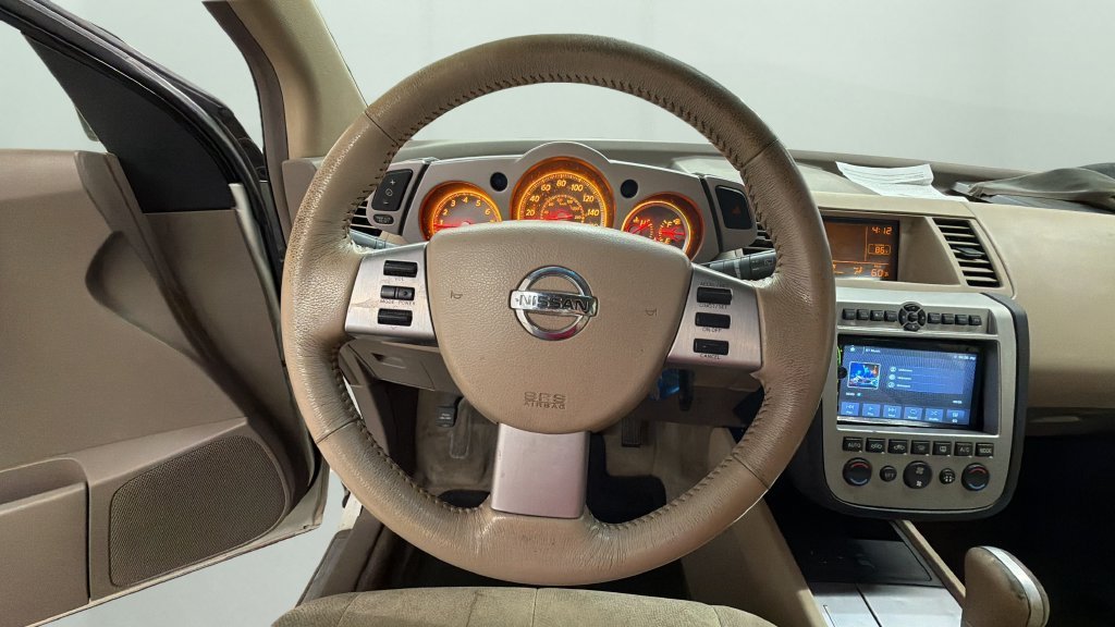 Used 2003 White Nissan SL image 12