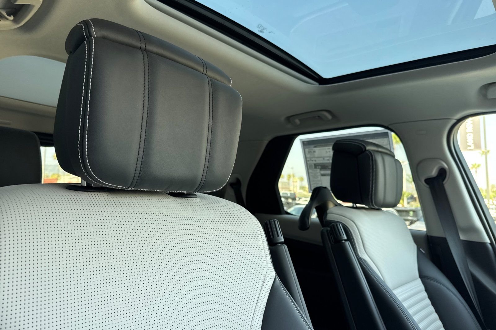2026 Land Rover Discovery Dynamic SE - Photo 18