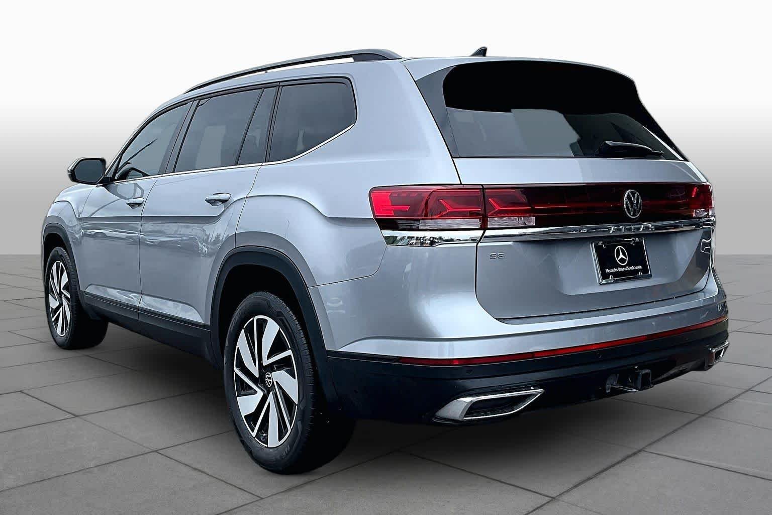 Used 2025 Silver Mist Metallic Volkswagen 2.0T SE w/Technology image 11