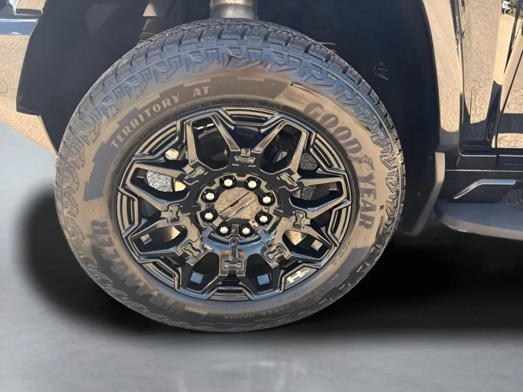 Used 2025 Void Black GMC 2X image 38