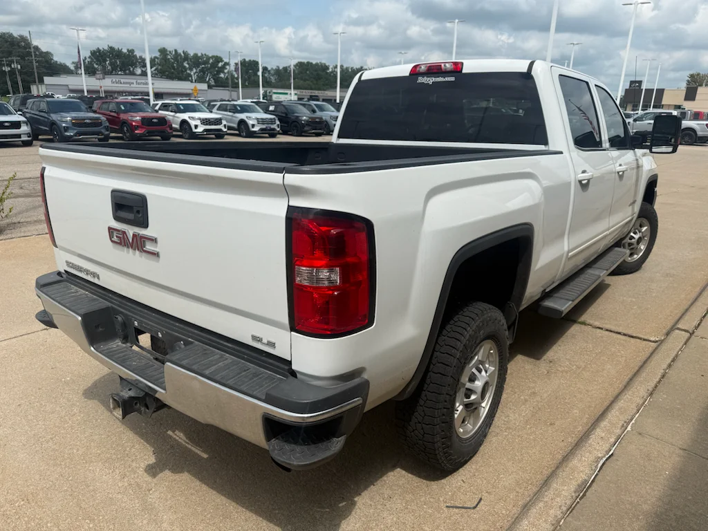 Used 2017 Summit White GMC SLE image 10