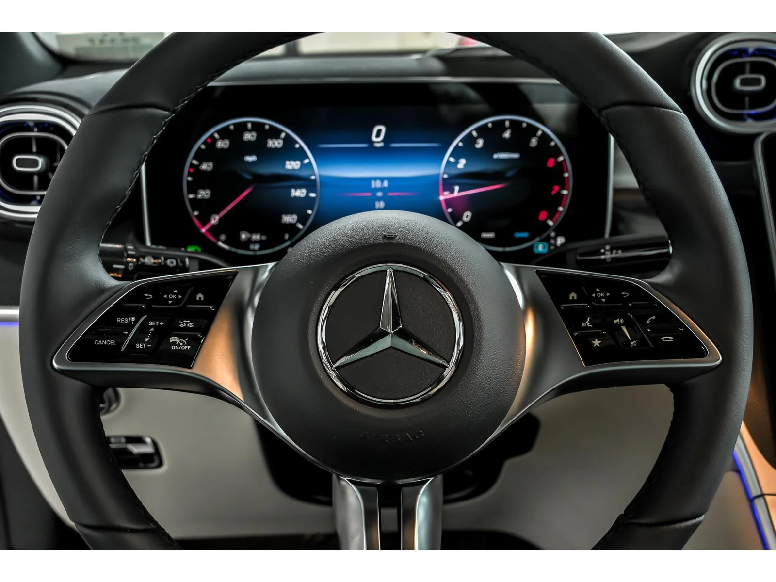 New 2026 Manufaktur Moonlight White Metallic Mercedes-Benz GLC 300 4MATIC® image 12