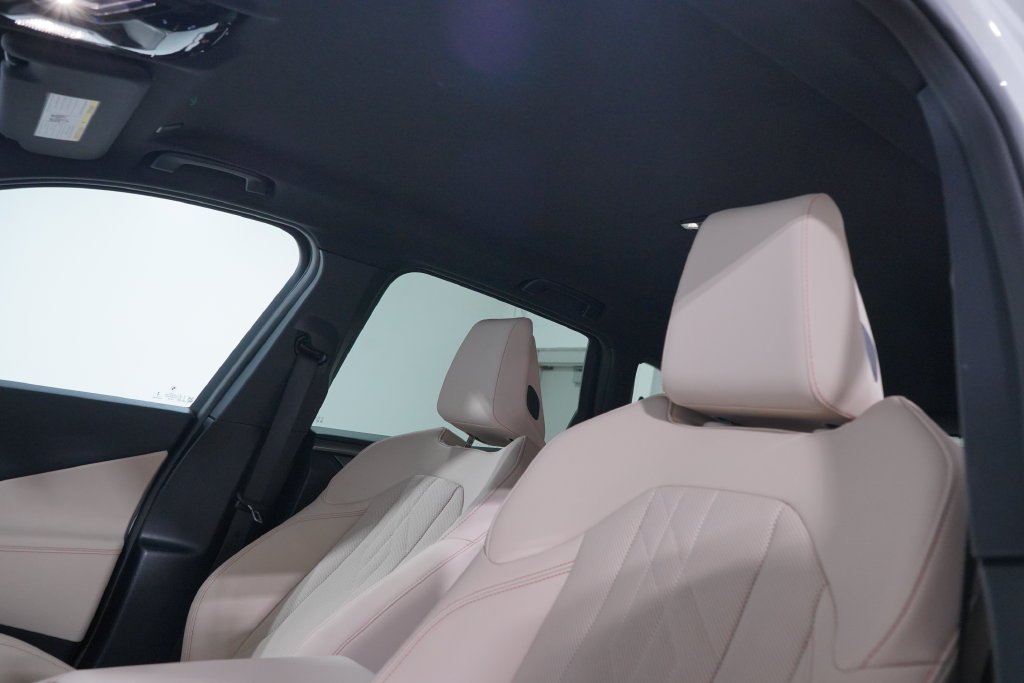 Used 2026 Alpine White BMW 30 xDrive image 9