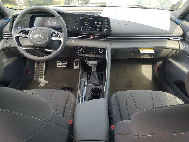 2025 Hyundai Elantra SEL - Photo 14