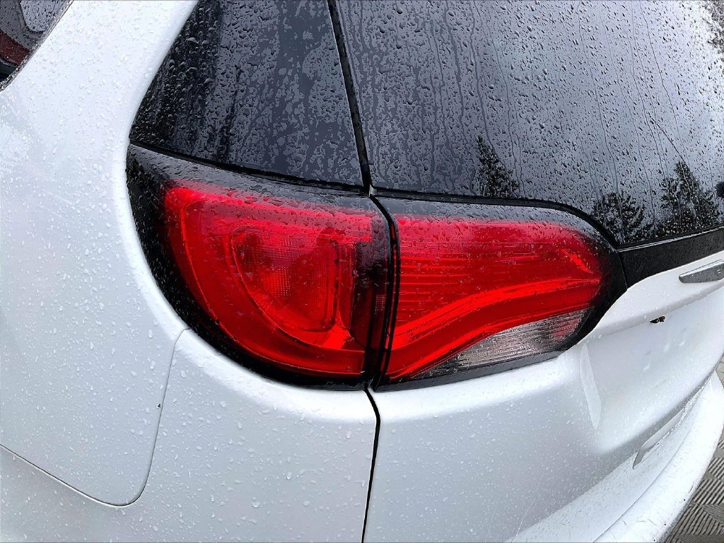 Used 2020 Bright White Clearcoat Chrysler Touring L image 28