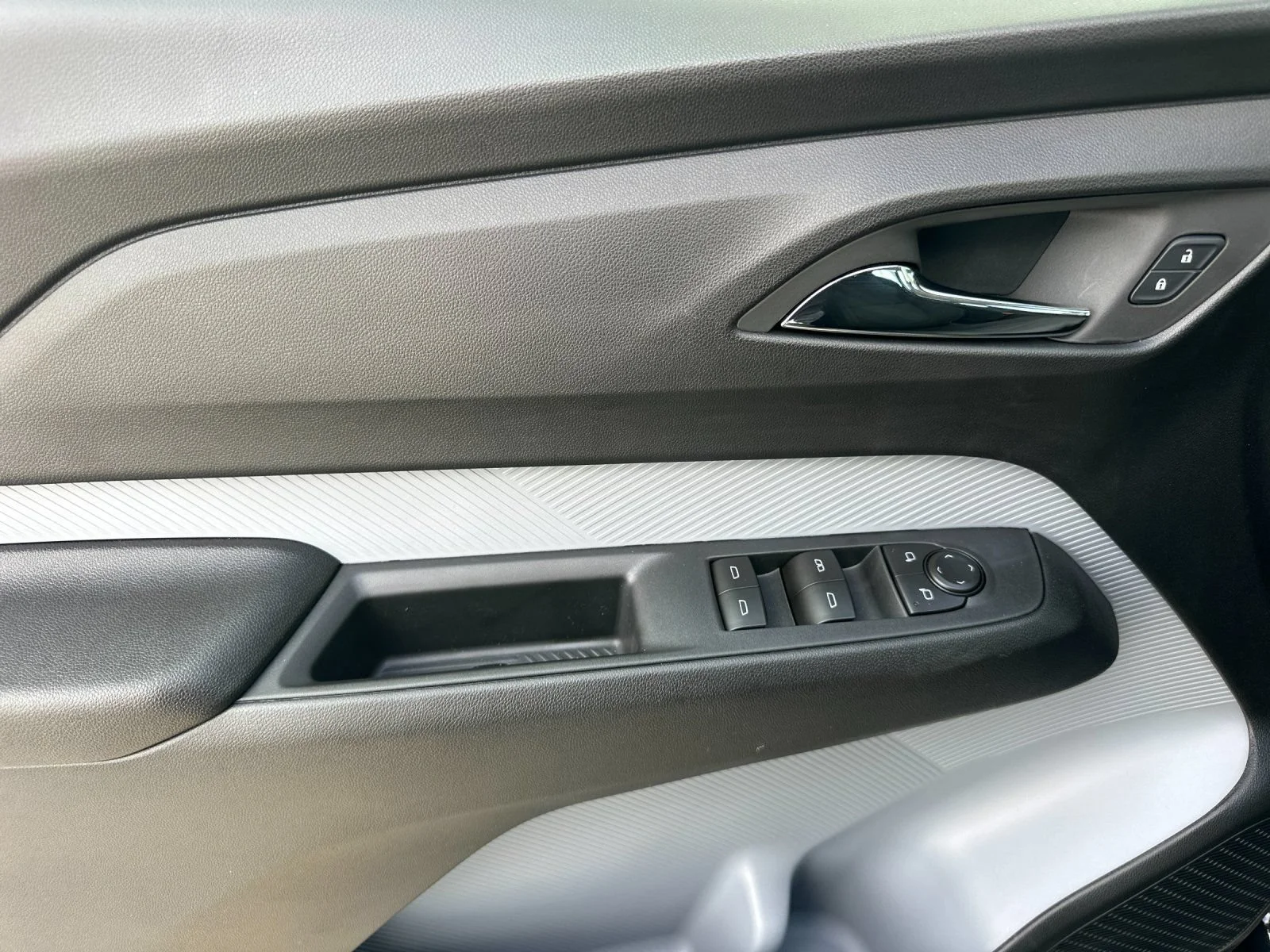 2027 Chevrolet Bolt LT - Photo 11