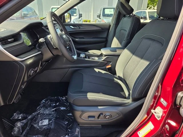 New 2026 Velvet Red Pearl-Coat Exterior Paint Jeep Laredo X image 3