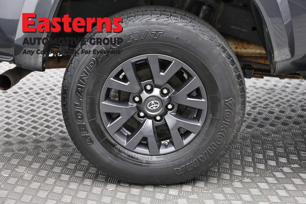 Used 2020 Gray Toyota SR5 image 29