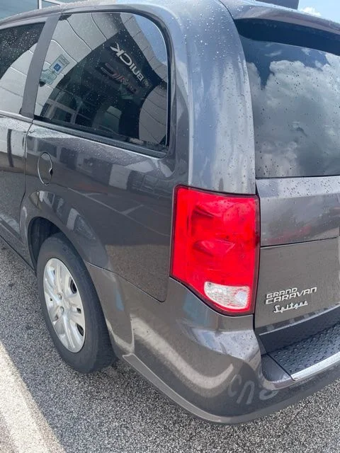 Used 2018 Gray Dodge SE image 14