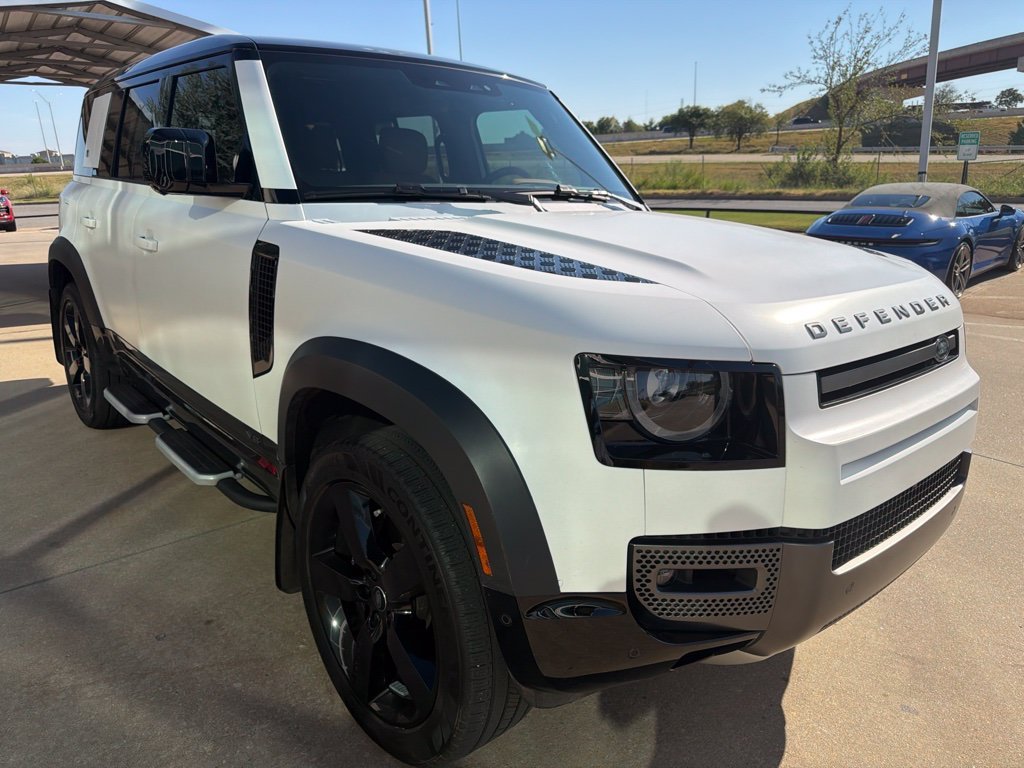 Used 2023 White Land Rover V8 image 7