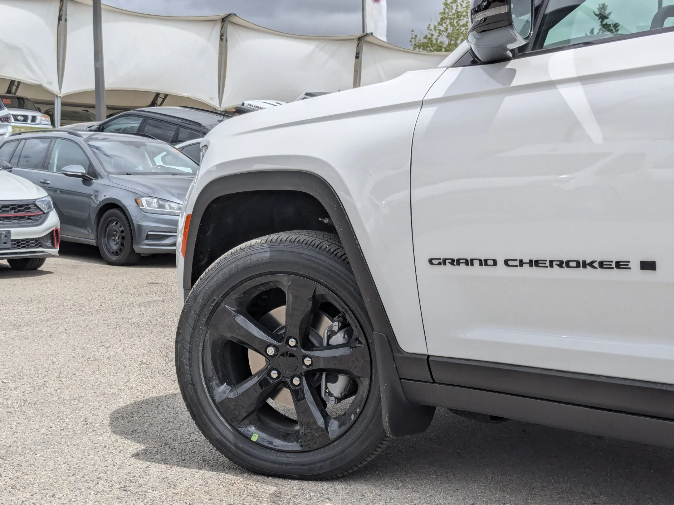 New 2026 White Jeep Altitude - - 4x4 - 20 Gloss Black Wheels - Remote Start - Capri Leatherette & More! image 9